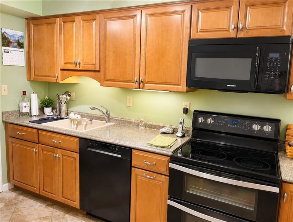 302 Fox Chapel Road, Unit 307 — photograph 16
