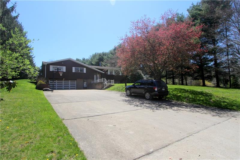 225 Pine Hollow Ln