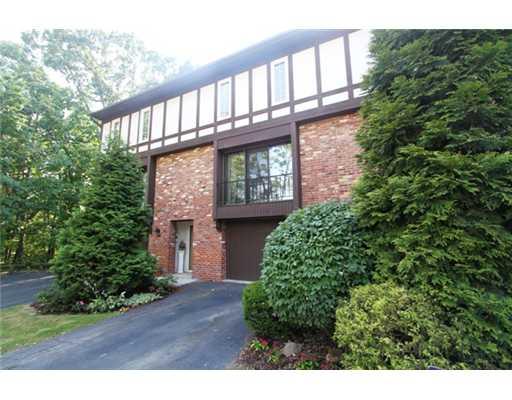252 S Queensberry Ct