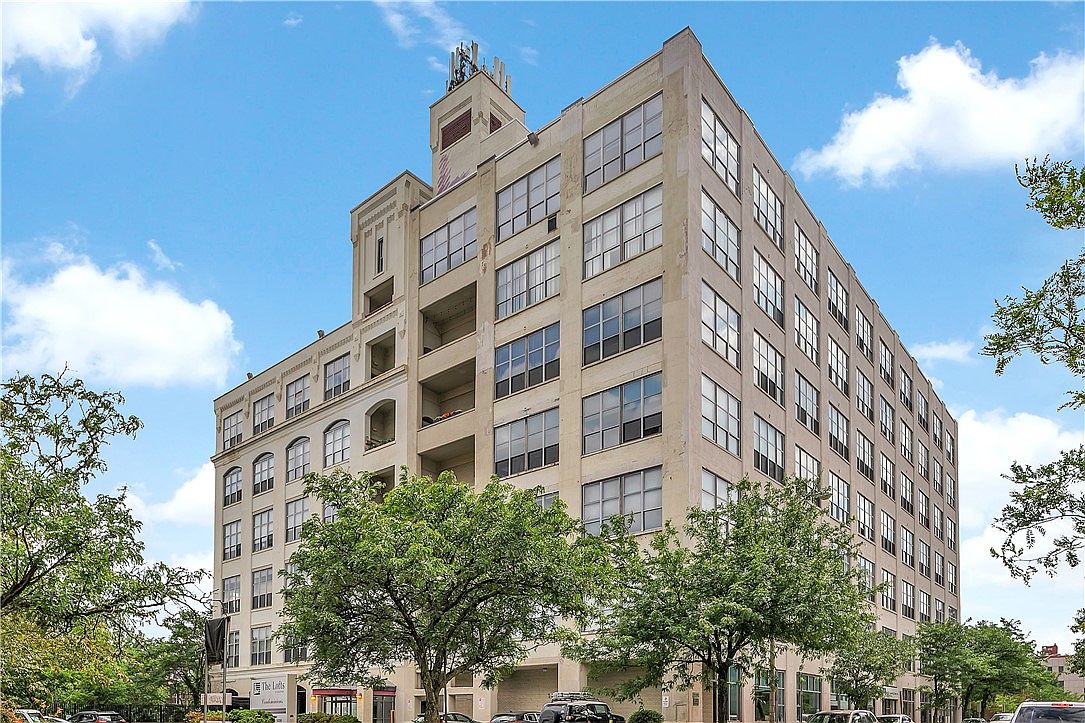 5850 Centre Ave Unit 402