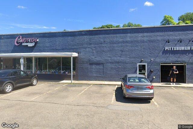 82 Center Ave
